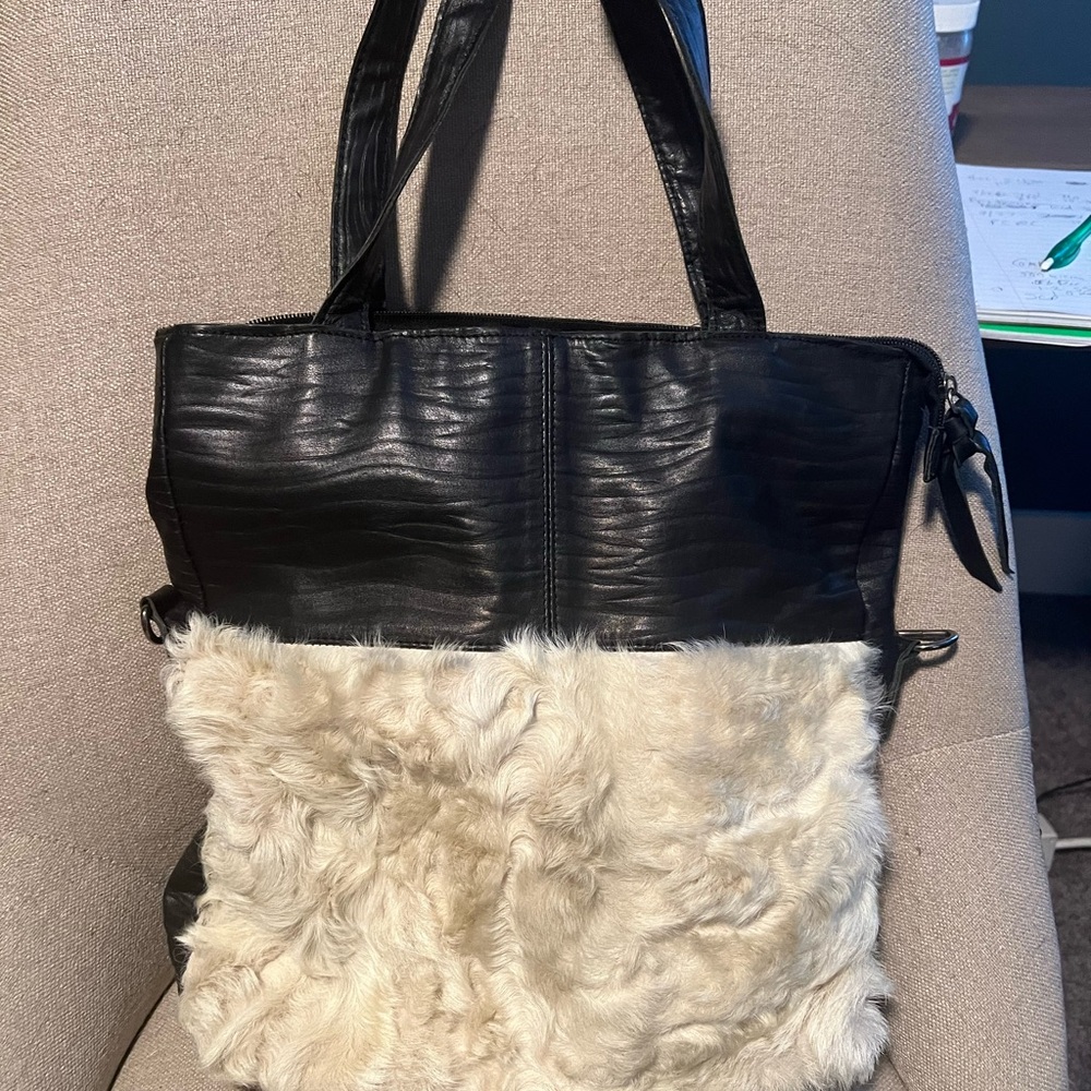 Leather and sheepskin shoulder bag
